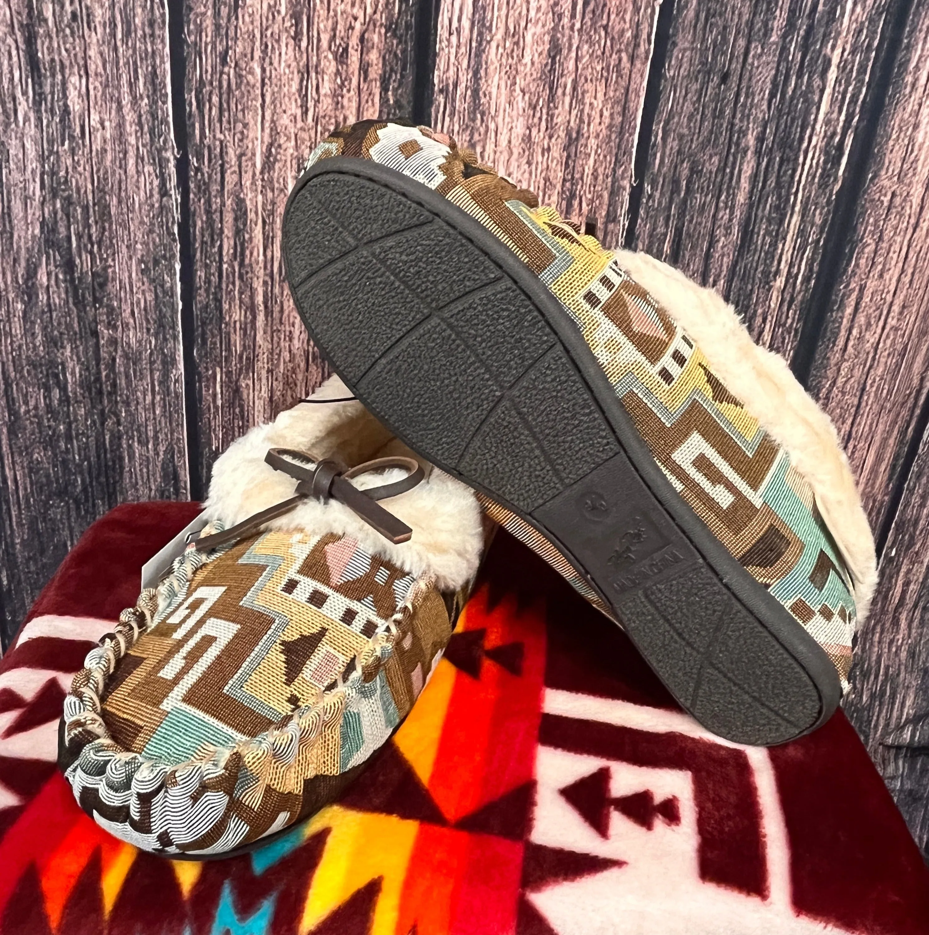 Women's Moccasin-style 'Cassie' Slippers